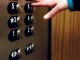 Петербуржцы жалуются на состояние лифтового хозяйства, чиновники проблемы не видят